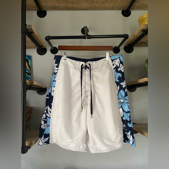 KIRRA Men’s Shorts - 34 - Picture 1 of 10